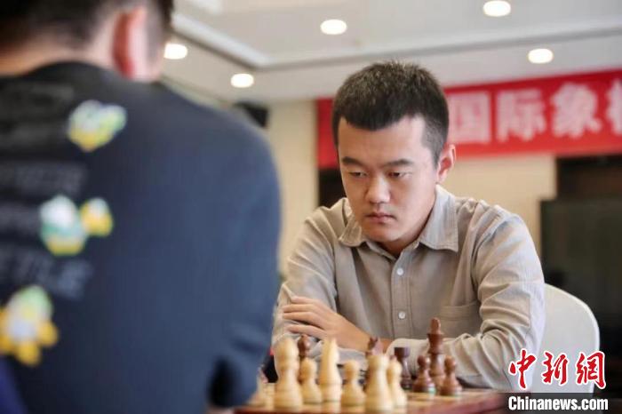 丁立人战胜俄罗斯名将 中国棋手首夺男子世界冠