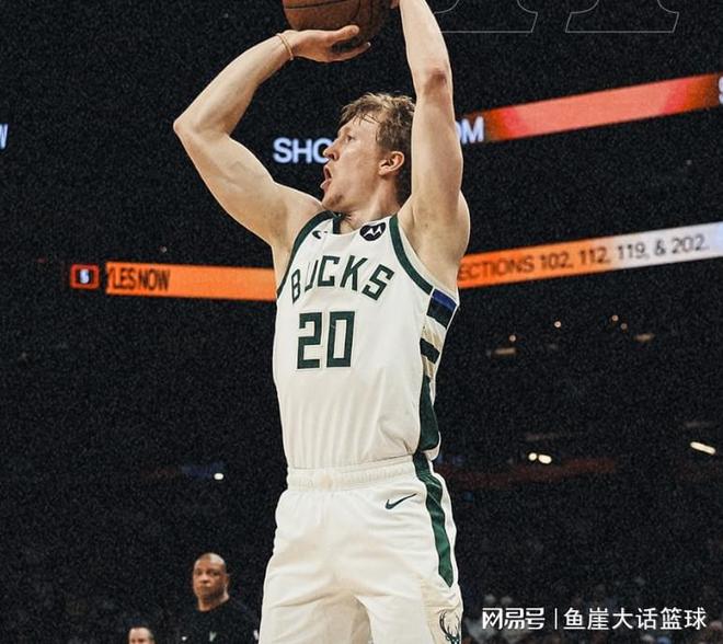 快船大胜雄鹿伦纳德爆发助队登顶西部第八