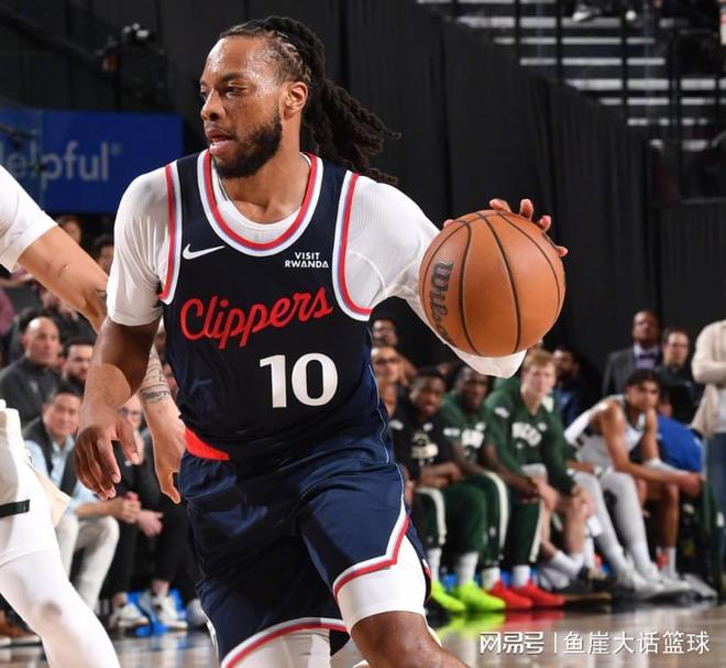 快船大胜雄鹿伦纳德爆发助队登顶西部第八