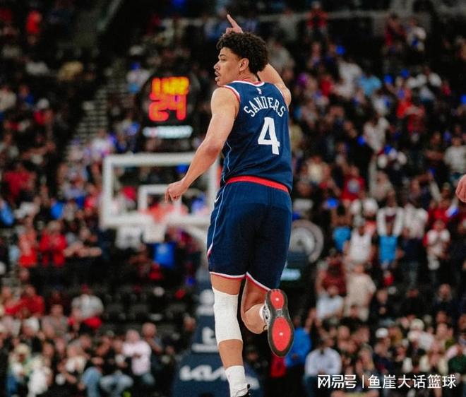 快船大胜雄鹿伦纳德爆发助队登顶西部第八