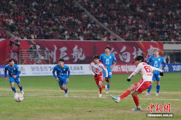 永州队逆袭湘超四强 球迷热情点燃草根足球活力