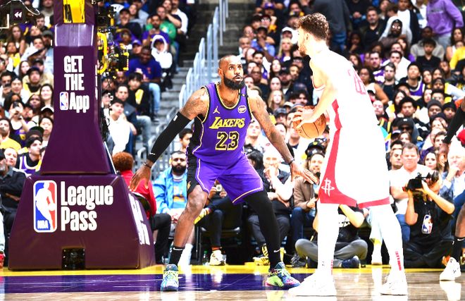 湖人首战告捷杜兰特缺阵火箭难阻败局