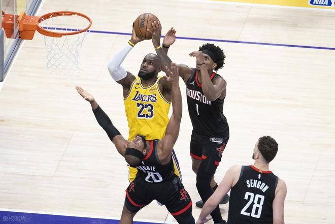 湖人首战告捷杜兰特缺阵火箭难阻败局