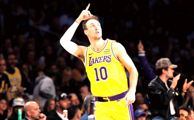 湖人首战告捷杜兰特缺阵火箭难阻败局